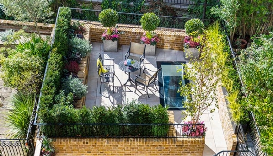 Knightsbridge minimalist garden above swimming pool by Maïtanne Hunt