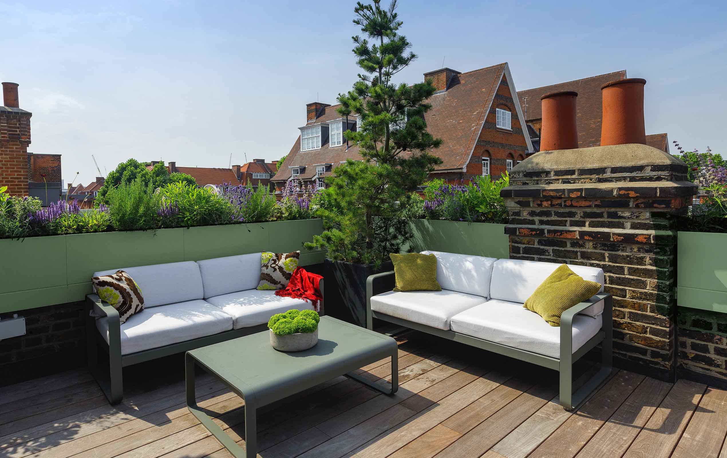 Shoreditch Roof Terrace designed and built by Maïtanne Hunt