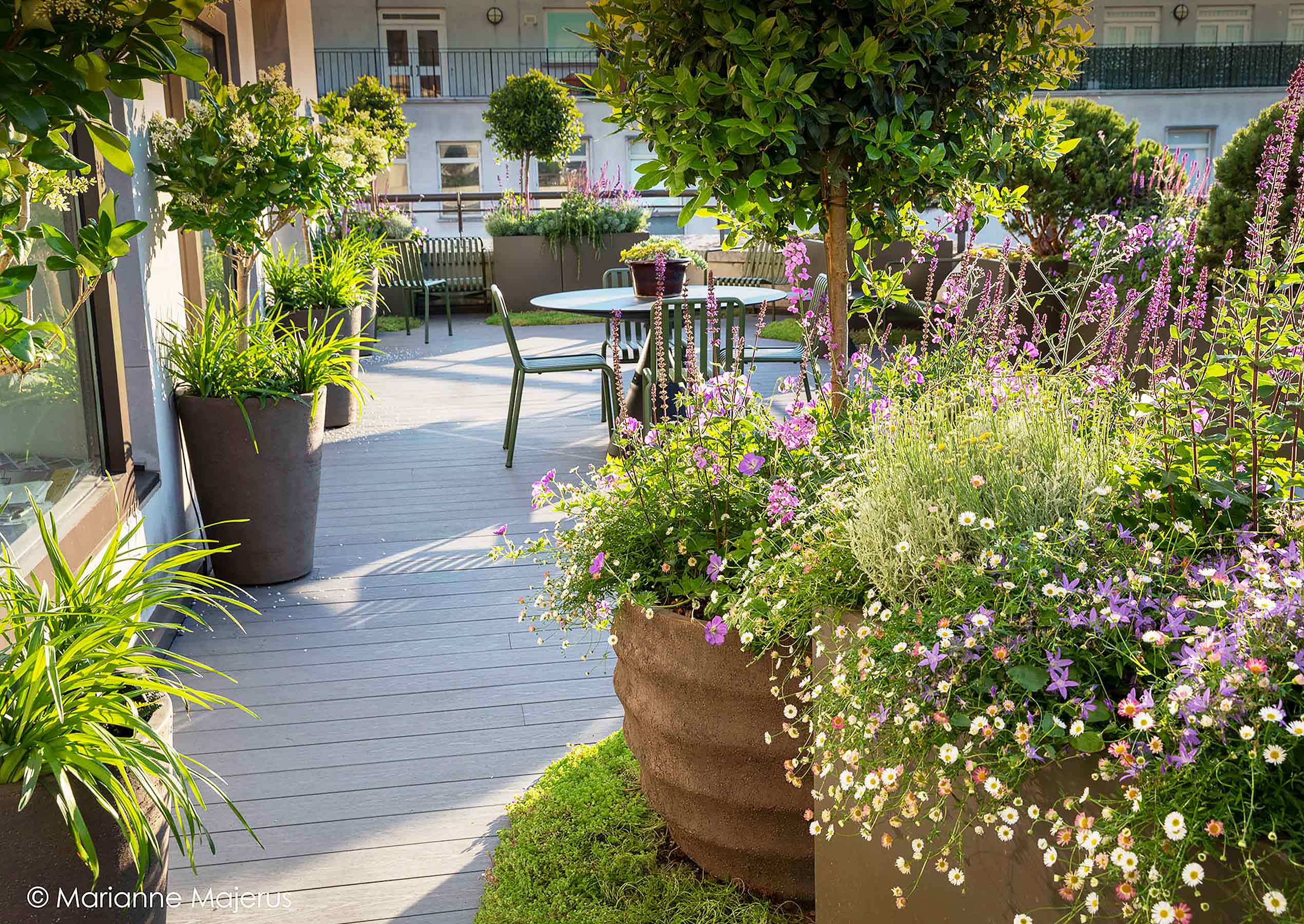 Berkeley Square Roof Terrace by Maitanne Hunt