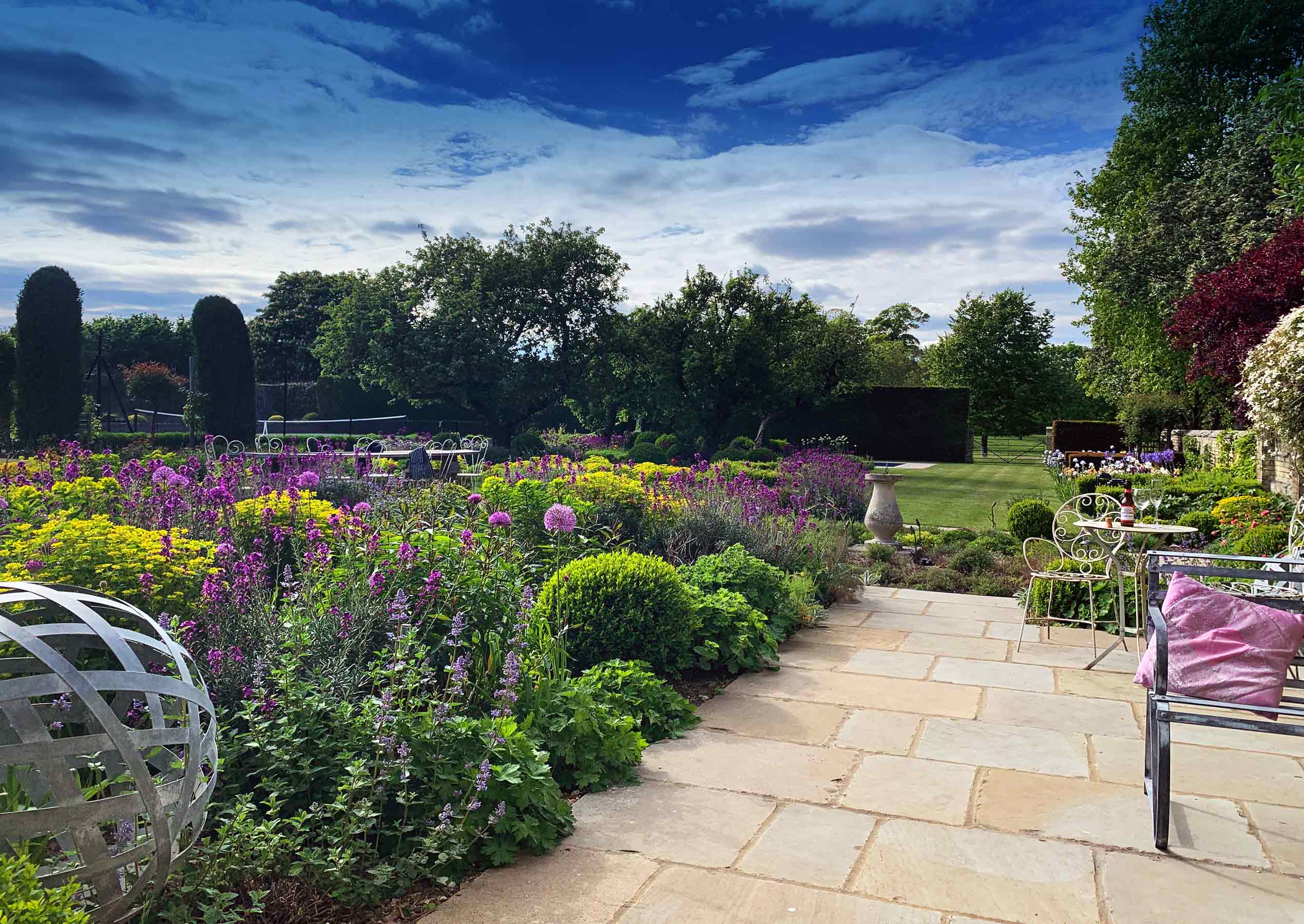 Cambridge Country Garden by Maitanne Hunt