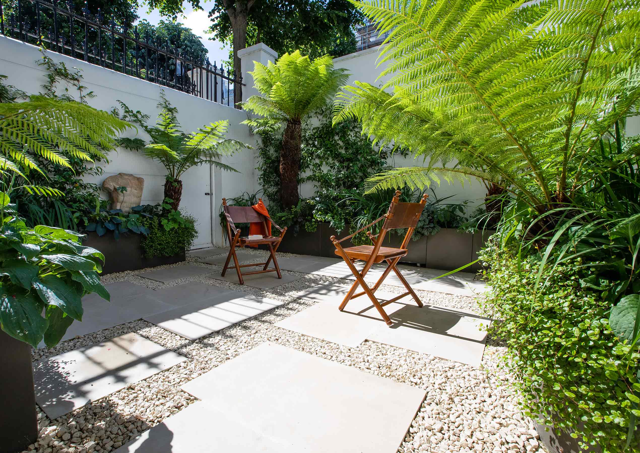 Holland Park Jungle Patio by Maitanne Hunt