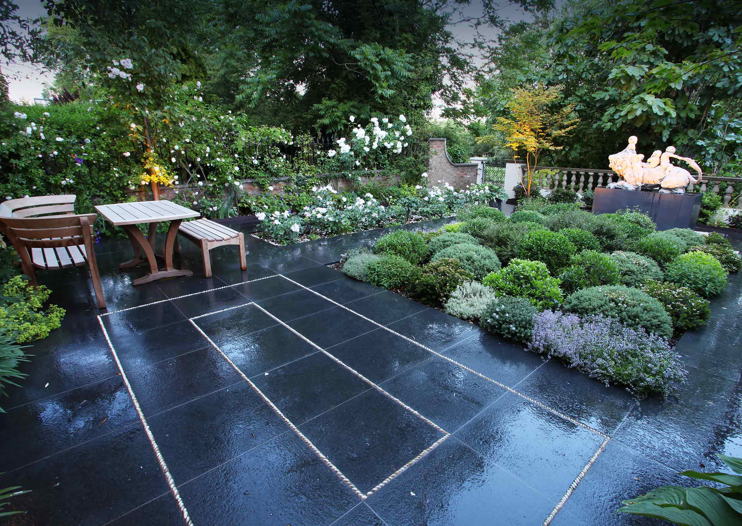 Ladbroke Square Garden by Maitanne Hunt